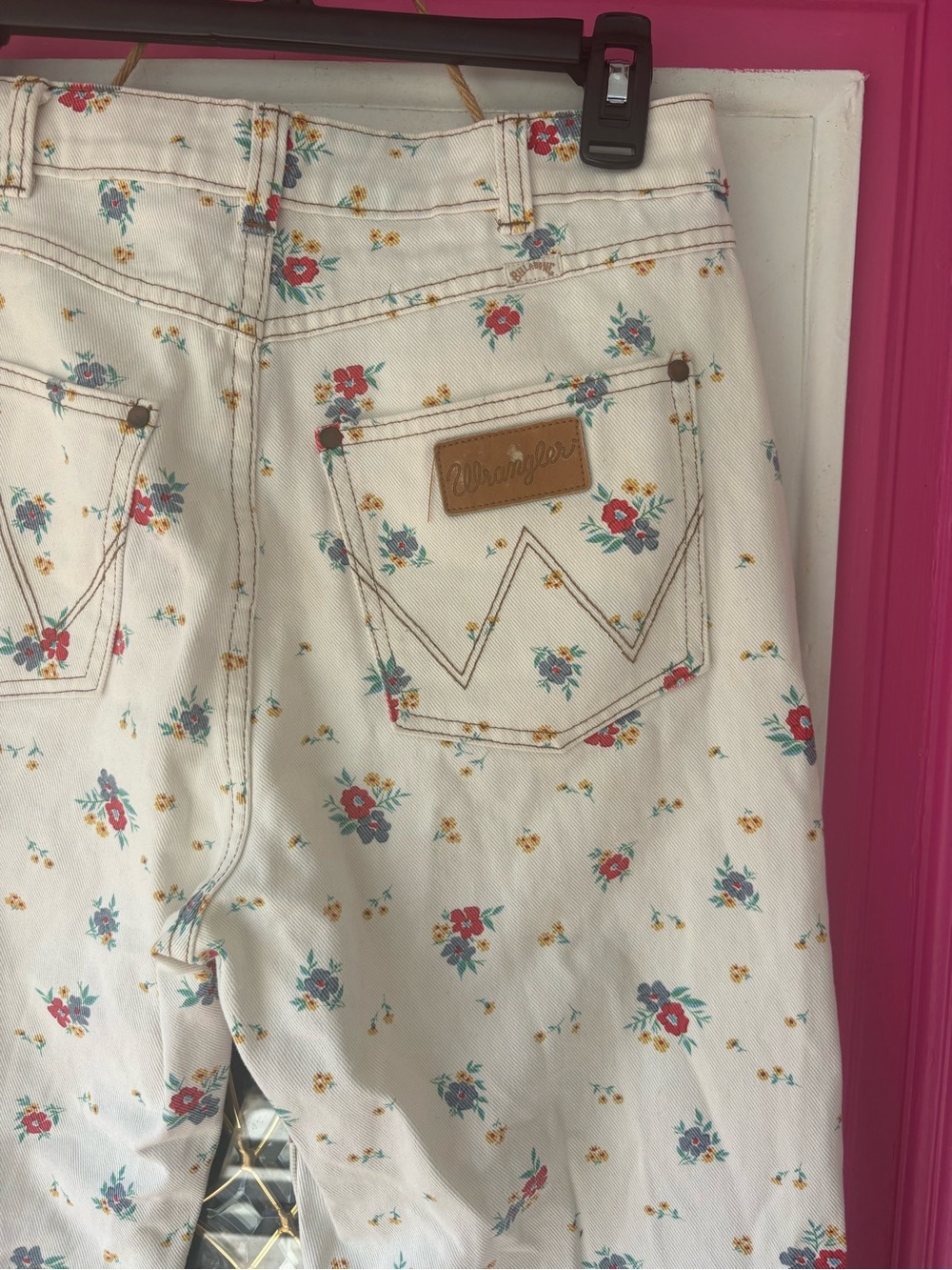 RARE Wrangler White Floral Straight Leg Jeans - Picture 4 of 15